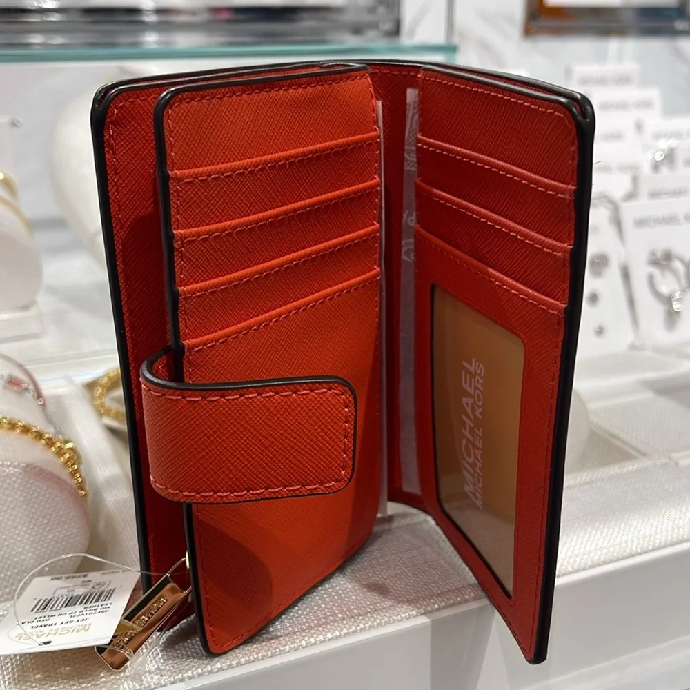 Michael Medium Crossgrain Leather Bifold Wallet
Red Clay 
NWT - Picture 15 of 16